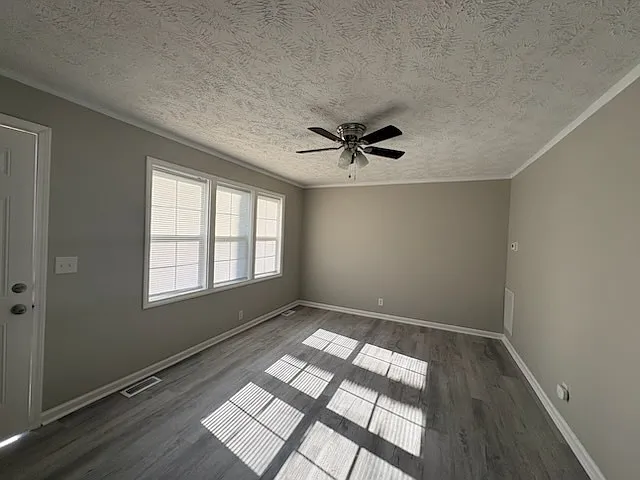 2 bed, 1.0 bath, 720 sqft, $1,050 — Photo 4