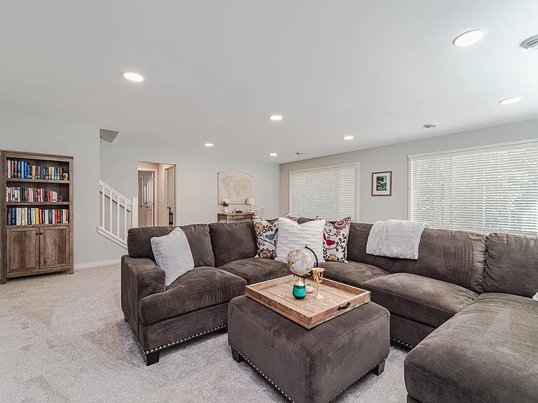 5145 Ranchview Ln N — Photo 26