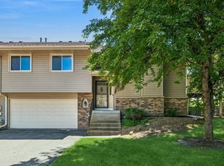 7297 Pontiac Cir, Chanhassen, MN 55317