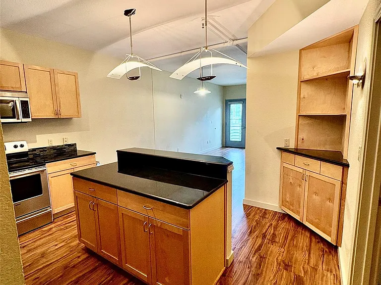 711 W 26th St #303 — Photo 2
