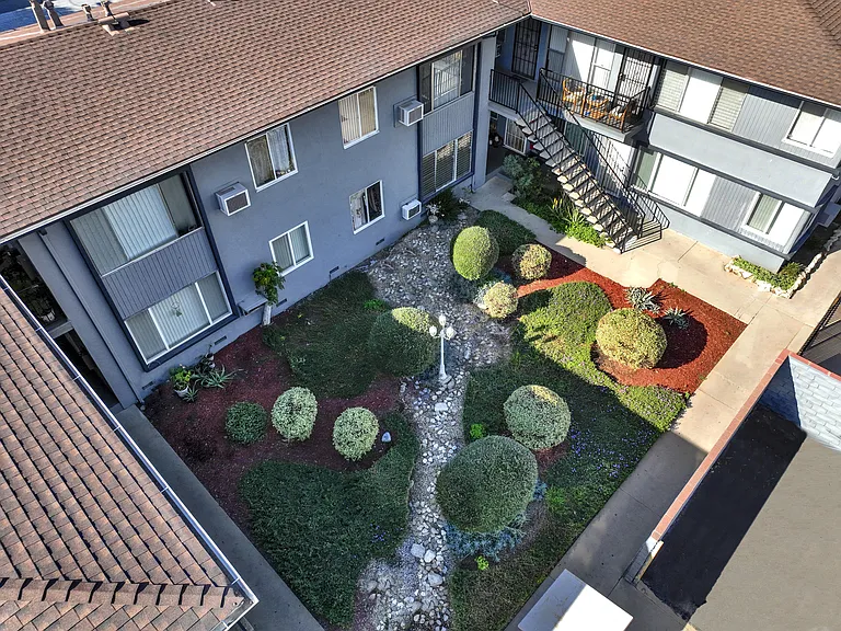 Sylvan Gardens — Photo 20
