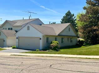 1807 Magnolia Ct #1807, McHenry, IL 60051