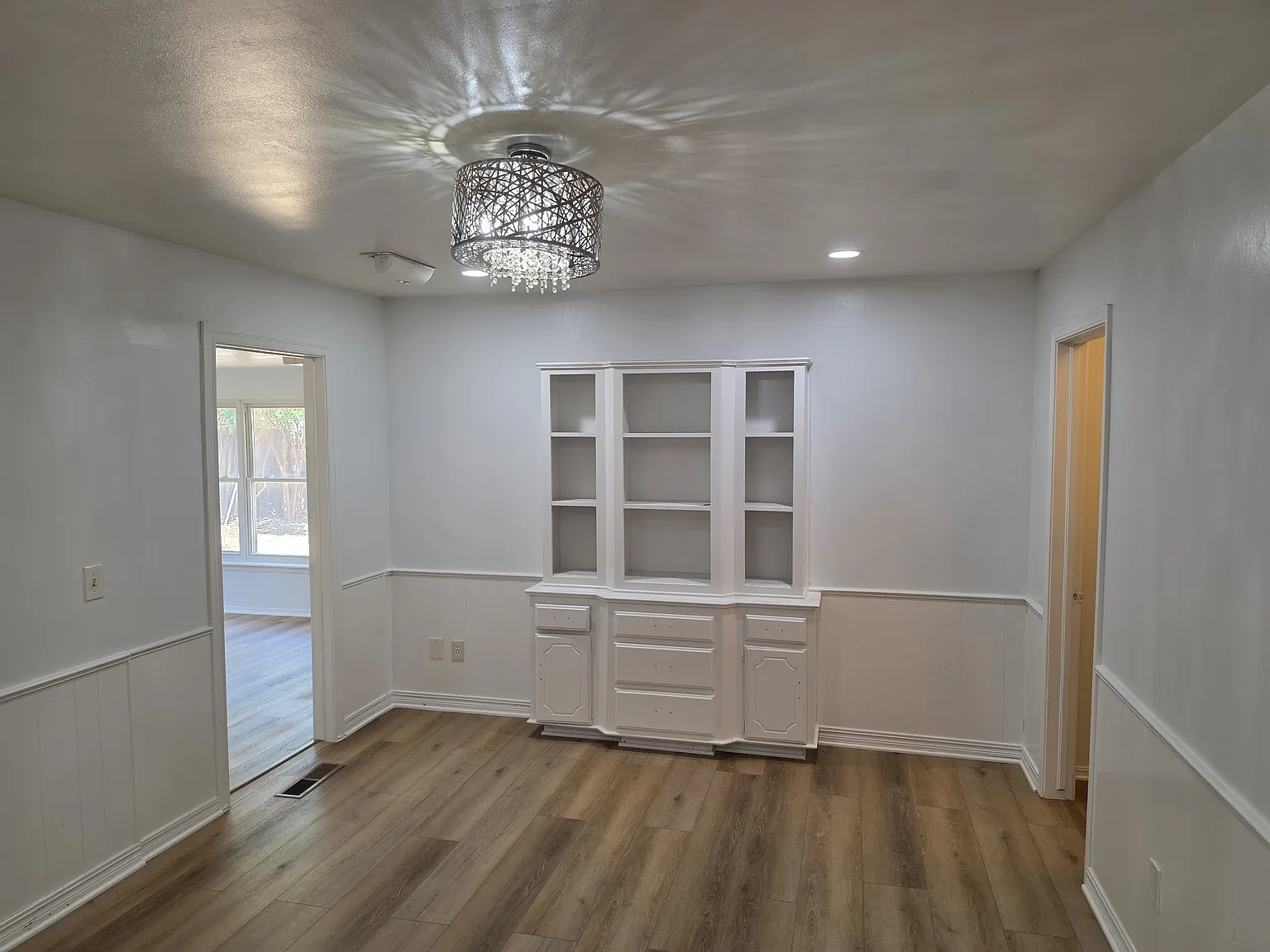 4 bed, 2.5 bath, 2031 sqft, $2,100 — Photo 1