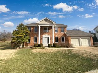 15751 Heathercroft Dr, Chesterfield, MO 63017