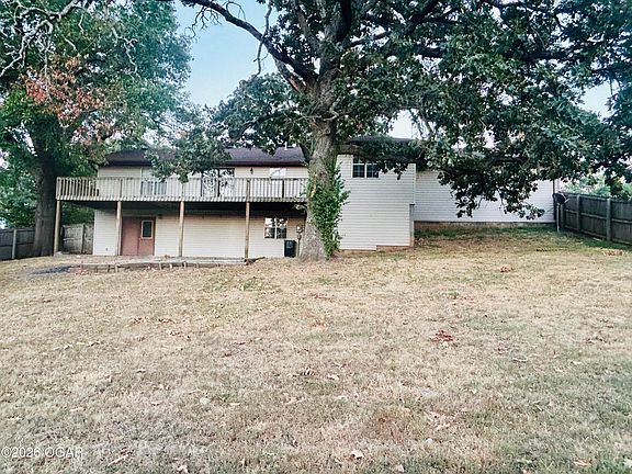 5th image of 506 Sherry Dr