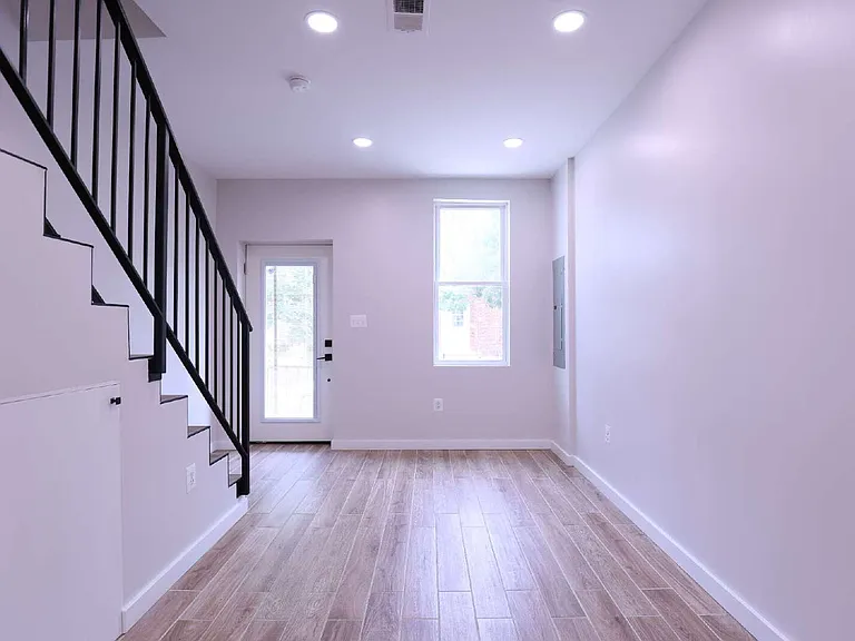 2039 Rosedale St NE — Photo 6