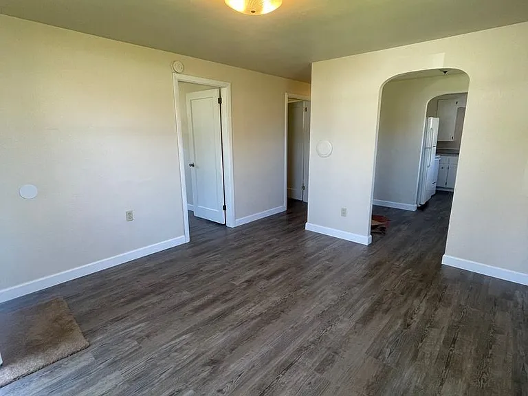 1050 Hiatt St — Photo 16