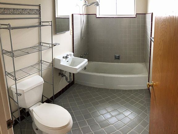 5th image of 619 Topaz St APT 4