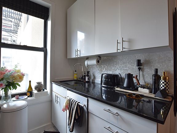 4th image of 72 Thompson St APT 3F