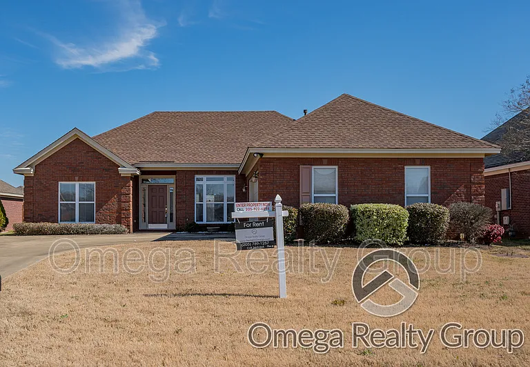 1325 Meadow Glen Rd — Photo 2