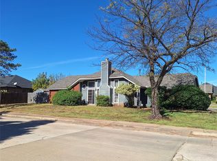 1219 Stoneridge Dr, Moore, OK 73160