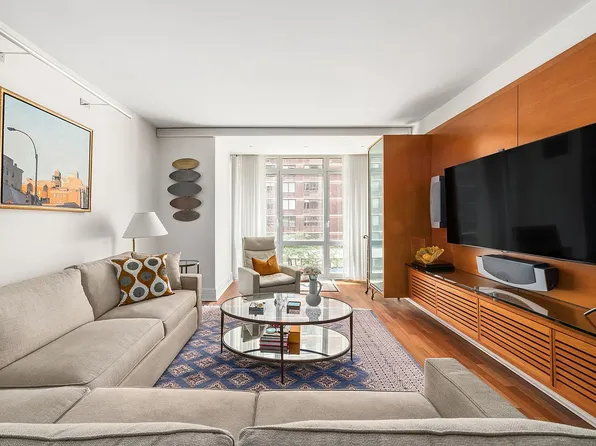 300 E 55th St APT 4D, New York, NY 10022