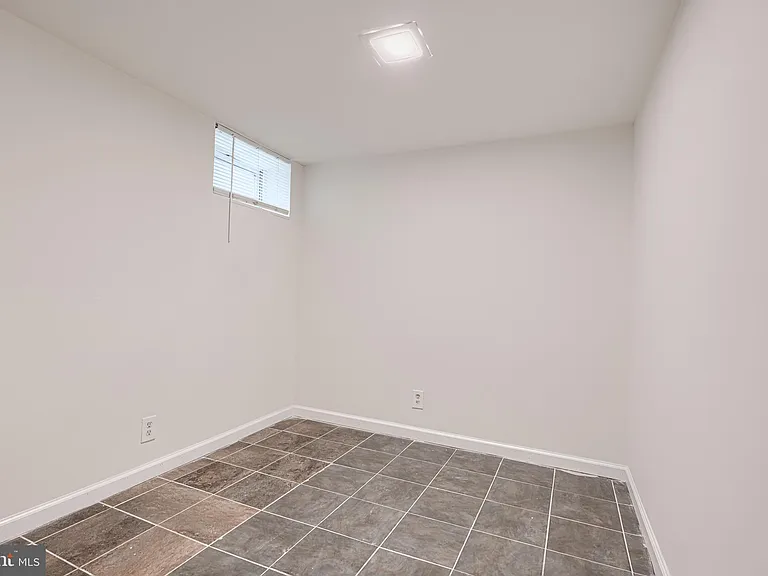 1138 W Lombard St — Photo 25