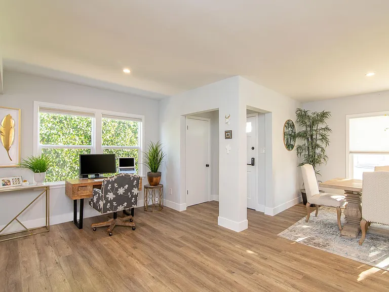 3820 Clark Ave — Photo 5