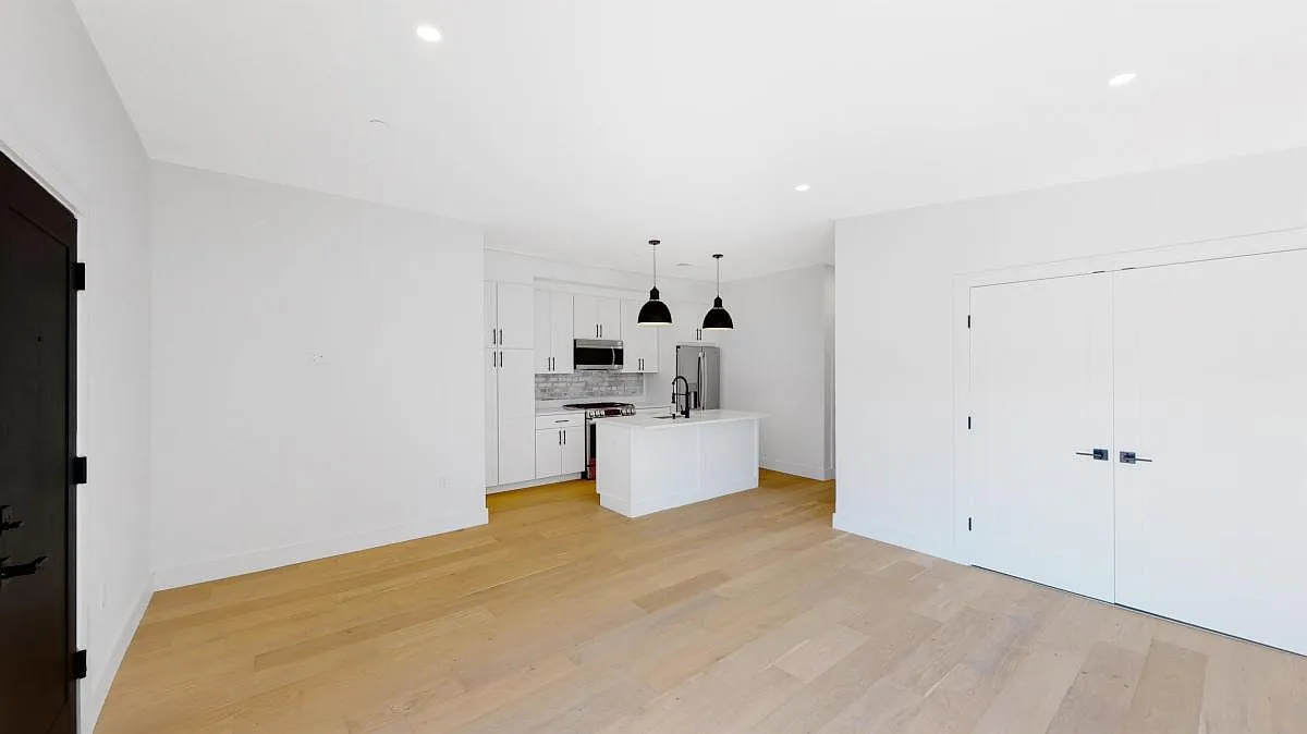 2 bed, 849 sqft, $3,495 — Photo 3