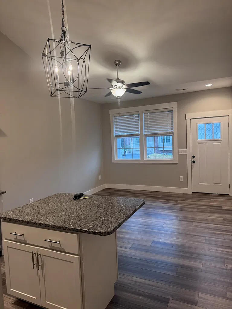 3 bed, 1050 sqft, $1,600 — Photo 2