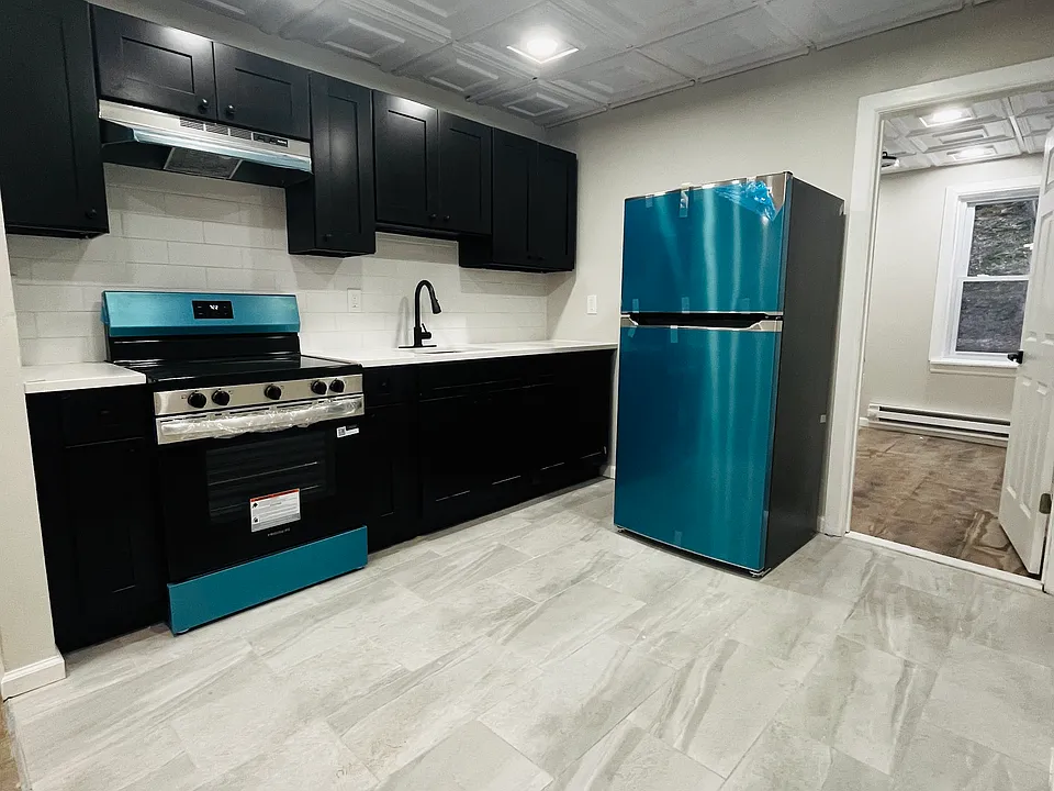 212 E Main St #2