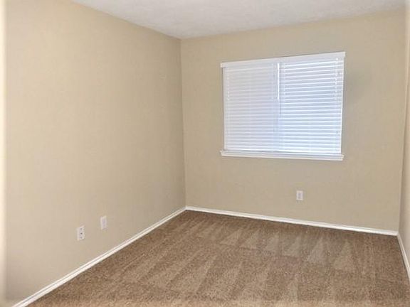 3rd image of 1930 Shady Oaks Ct