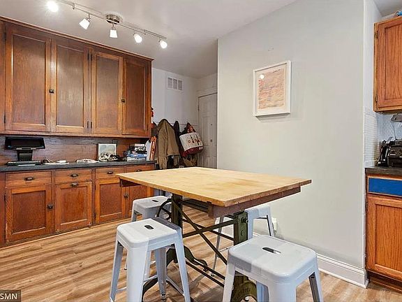 4th image of 917 24th Ave S APT 1