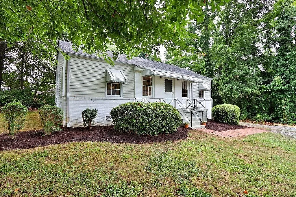 3 bed, 1.0 bath, 1246 sqft, $1,850 — Photo 2