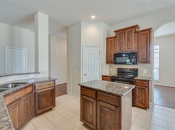 5th image of 784 River Rock Ln