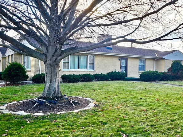 2117 E Gate Pl, Bloomington, IL 61701