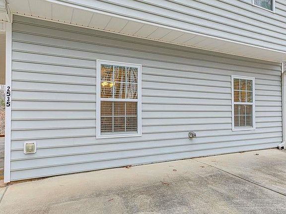 3rd image of 2535 Hickory Rd
