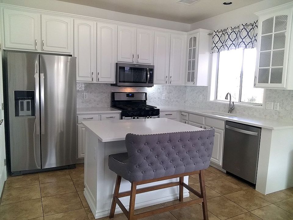 Kitchen with island
