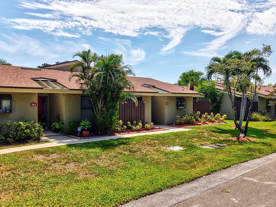 1st image of 204 Meadows Drive