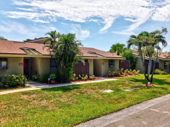 204 Meadows Drive, Boynton Beach, FL 33436
