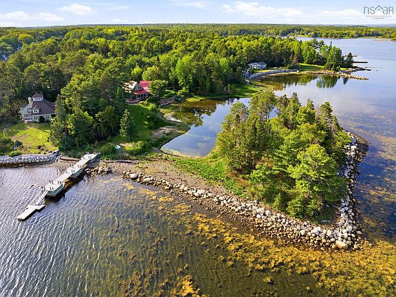 2nd image of 22 Heron Point Rd