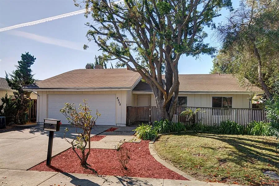 4958 Avenida De Los Arboles photo 1
