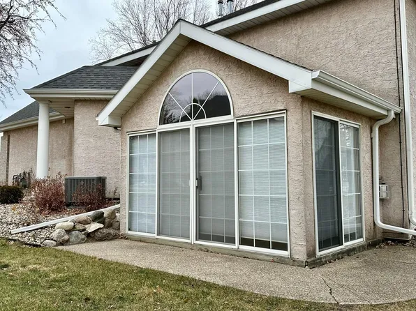 2211 10th Ave SE, Willmar, MN 56201