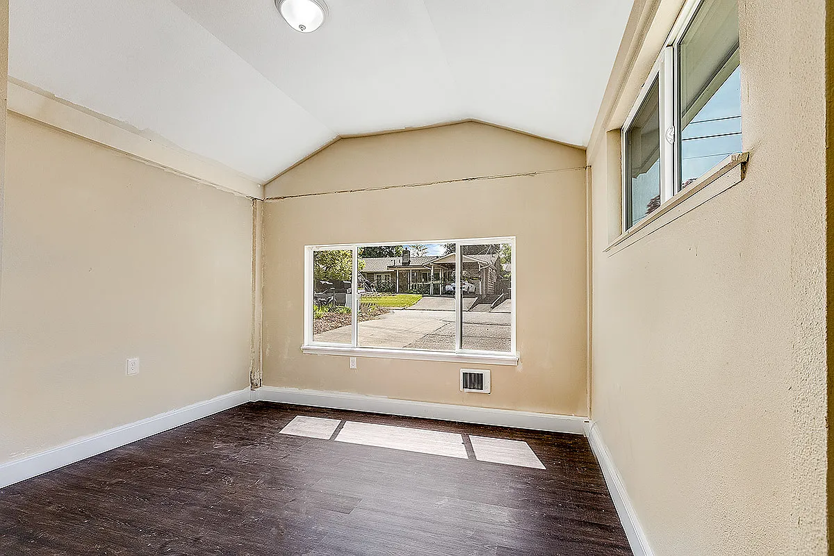 6204 S 118th Pl — Photo 2