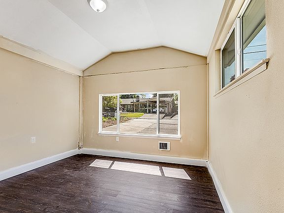 2nd image of 6204 S 118th Pl