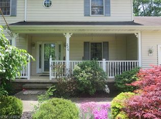 226 E Pioneer Trl, Aurora, OH 44202