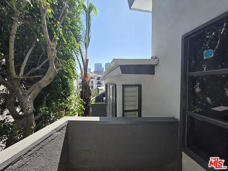 1635 S Beverly Glen Blvd #6 — Photo 27