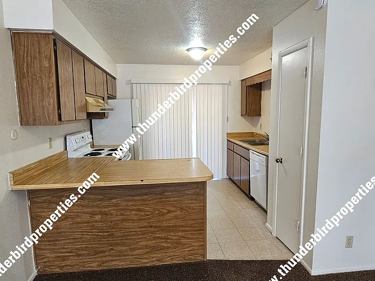 1117 Louisiana Blvd SE — Photo 3