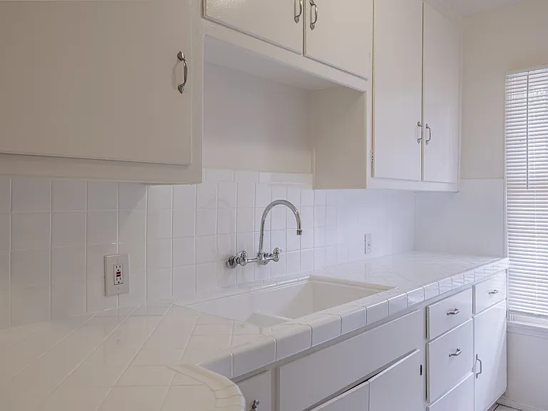 756 S Plymouth Blvd #6 — Photo 14