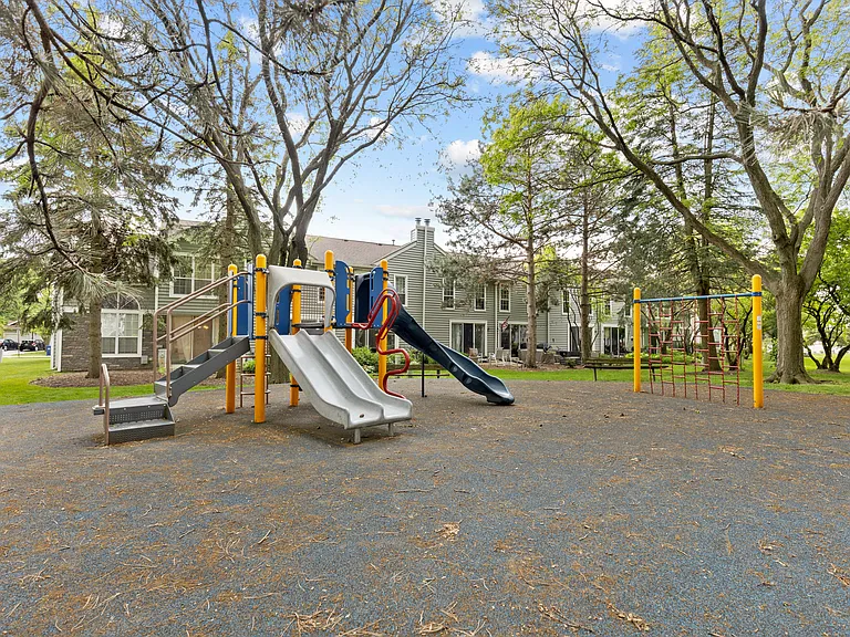 1175 Regency Dr — Photo 26