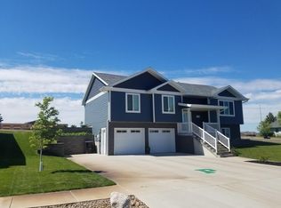 2201 Stratford Pl, Pierre, SD 57501