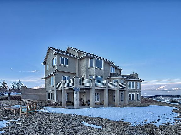 Rear elevation & 2.87 acres