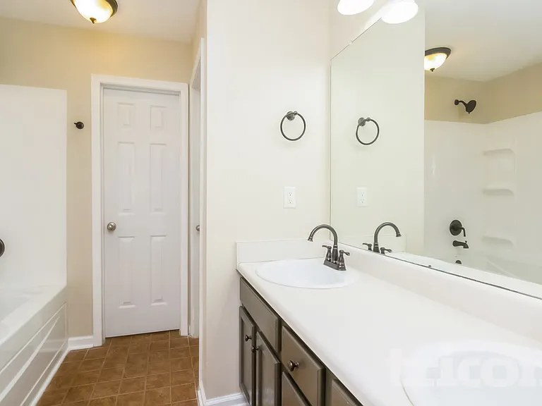 52 Spencer Ct — Photo 9