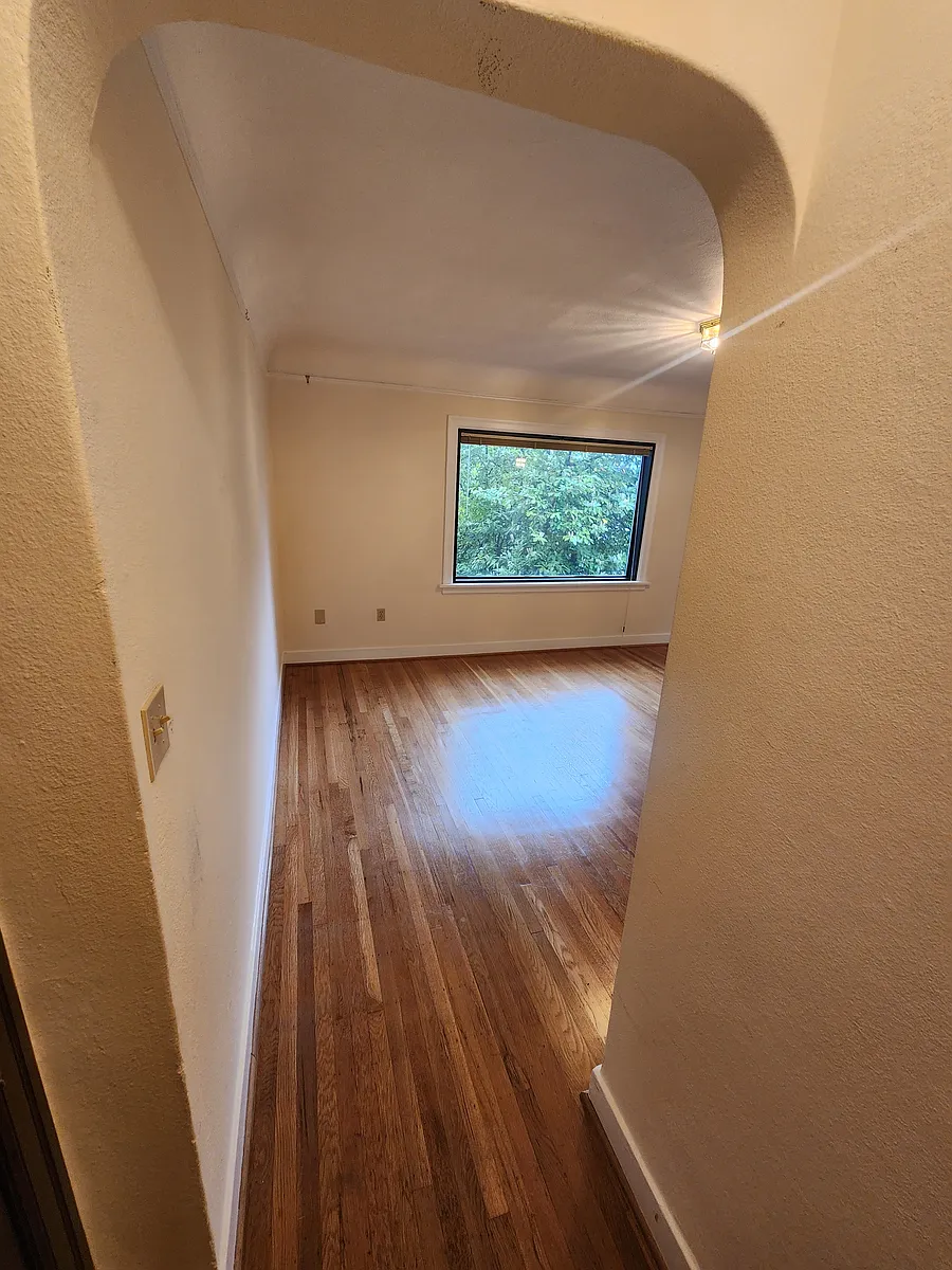 Building Photo - 2317 10th Ave E #106