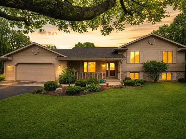 2338 E Pine Tree Ct, Milton, WI 53563