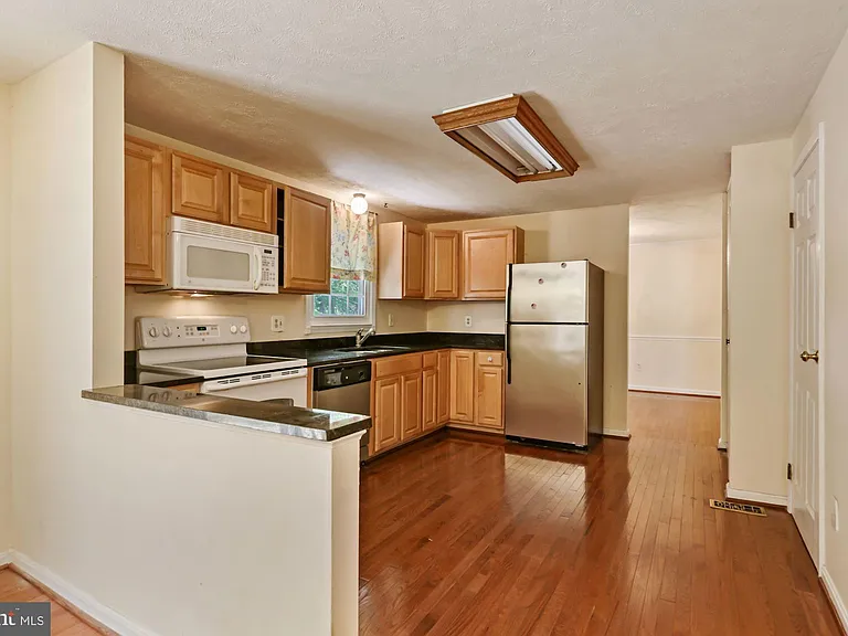 9404 Mirror Pond Dr — Photo 19