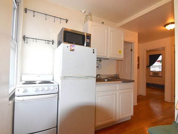 5th image of 171 Metropolitan Ave #2R