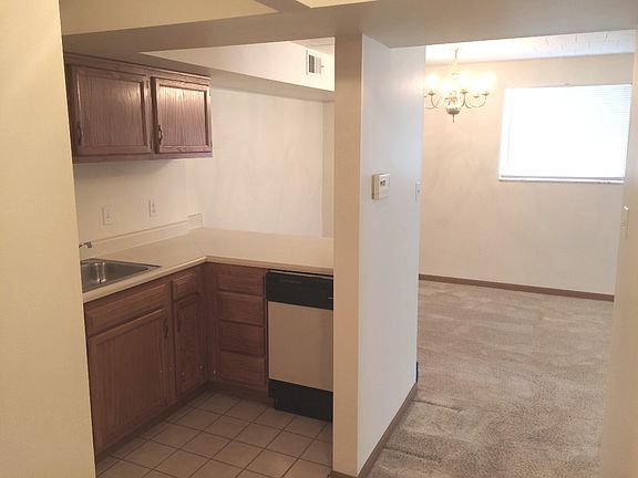 3rd image of 805 Kemp St