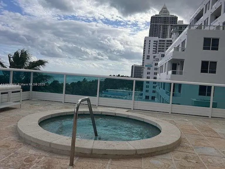 5025 Collins Ave #1602 — Photo 32