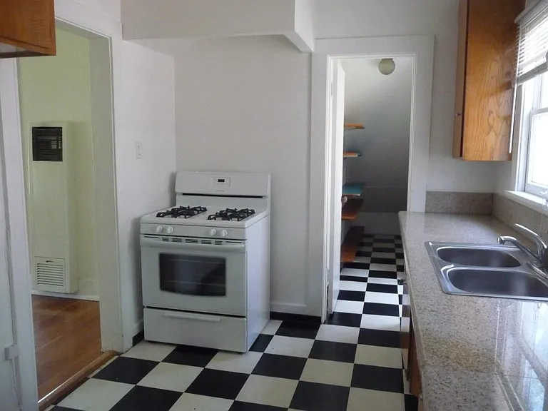 324 S Coronado St — Photo 33